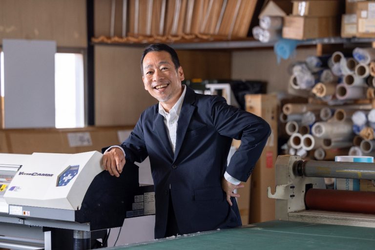 画家を目指していたはずが印刷会社の社長に 「予期できない運命も乗りこなしていきたい」